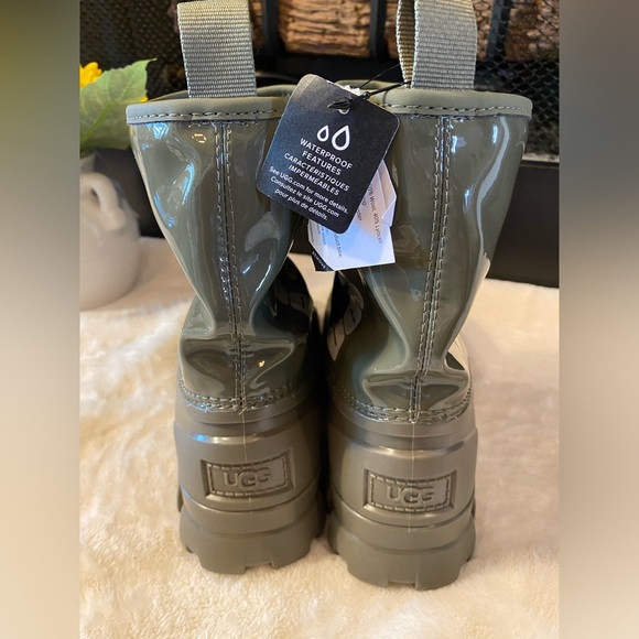 ✨NEW✨ UGG Women's Classic Brellah Rare Olive GREEN Mini Boot - Picture 5 of 7